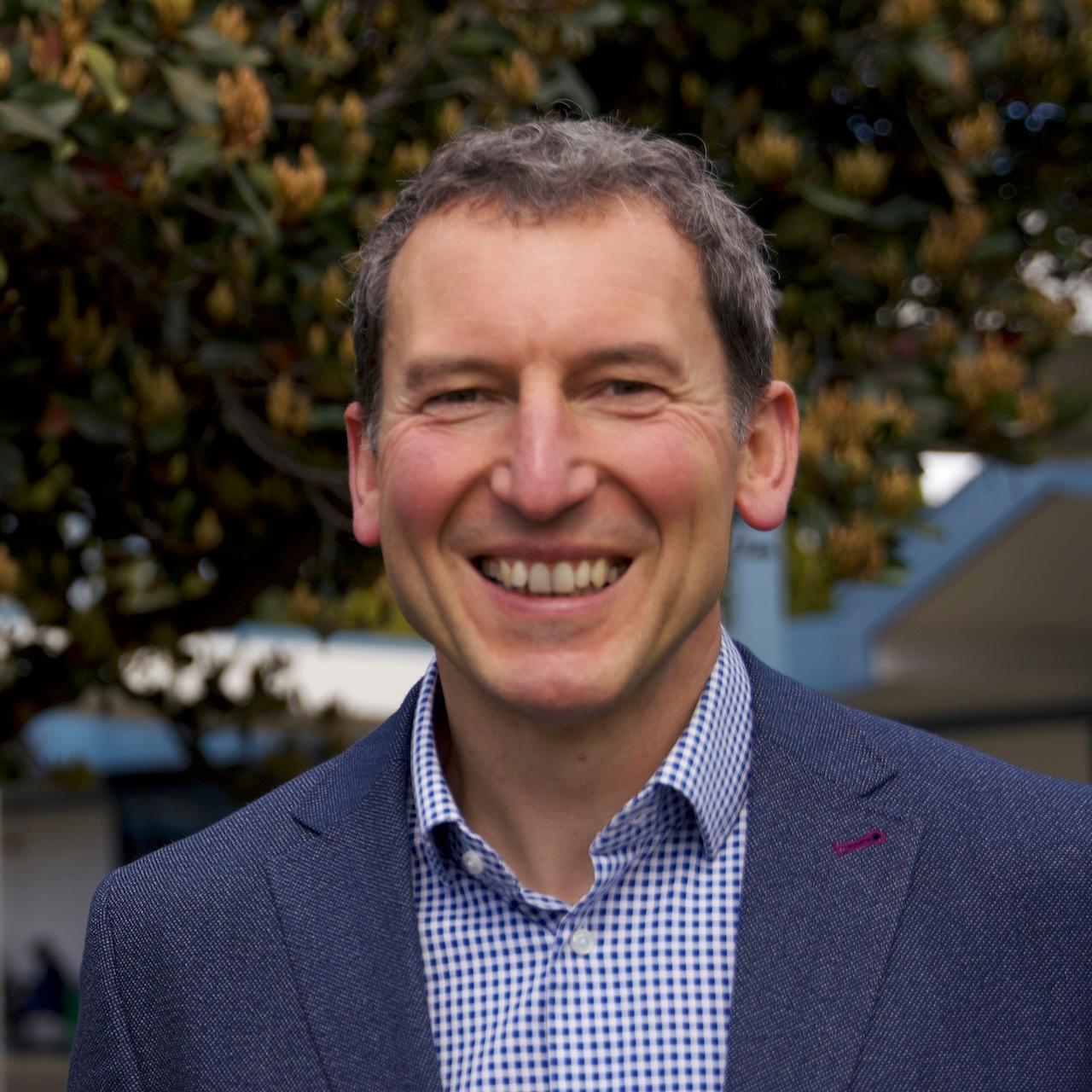 Photo of Dr. Alex Smola